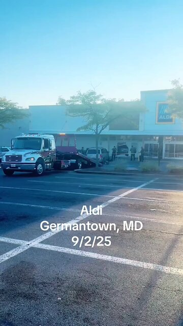 Car crashes into Aldi store in Germantown #carcrash #aldiincident #germantown #japd
