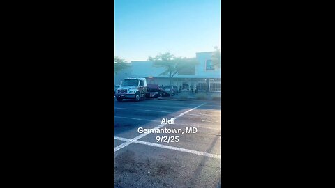 Car crashes into Aldi store in Germantown #carcrash #aldiincident #germantown #japd