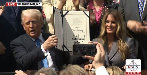 TRUMP❤️🇺🇸🥇🪽🕺SIGN~TAKE IT DOWN ACT~BILL🤍🇺🇸🏅🪽📄✍️IN WHITE HOUSE ROSE GARDEN💙🇺🇸🏅🪽🏛️🌷⭐️