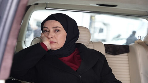 “بتقبل جوزها يطلقها علشان مش قادرة تكمل معاه بس بتطلب منه تعيش معاه في نفس البيت علشان بنتها '