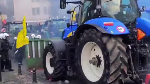 L’UE ha approvato una serie di leggi volte a mandare in bancarotta gli agricoltori