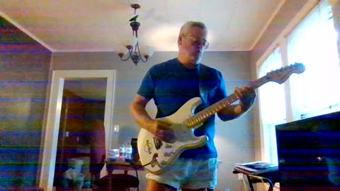 I bought a new guitar.