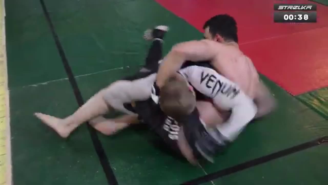 FATHER WITHOUT RULES against the CIC-BOXER! Good fight!