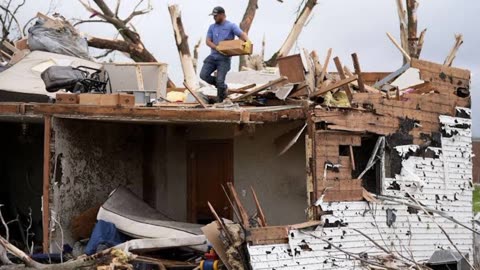 Sixteen dead after tornadoes tear through US states