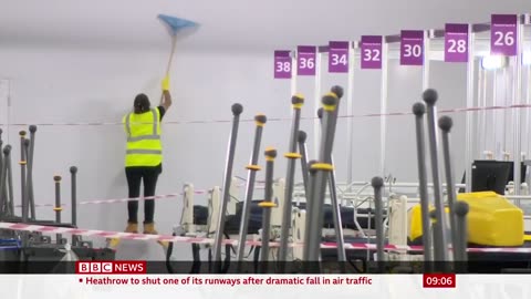 UK applauds the NHS and other key workers. Pots & Pans Idiots