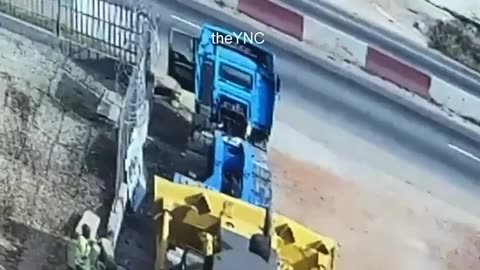 DUMB NIGGER FUCKS IN GHANA APEFRIKA - LOW LOADER PLANT MOUNTING FUCKUP NIGGER DEAD
