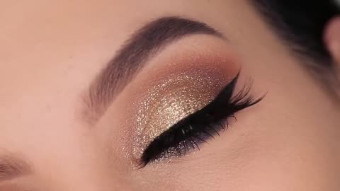 Classic Golden Glitter Eye Makeup Tutorial | Perfect Holiday Eye Look