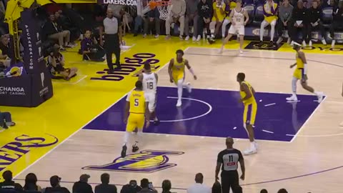 NBA - Kyle Kuzma with the pretty move and the HAMMER🔨