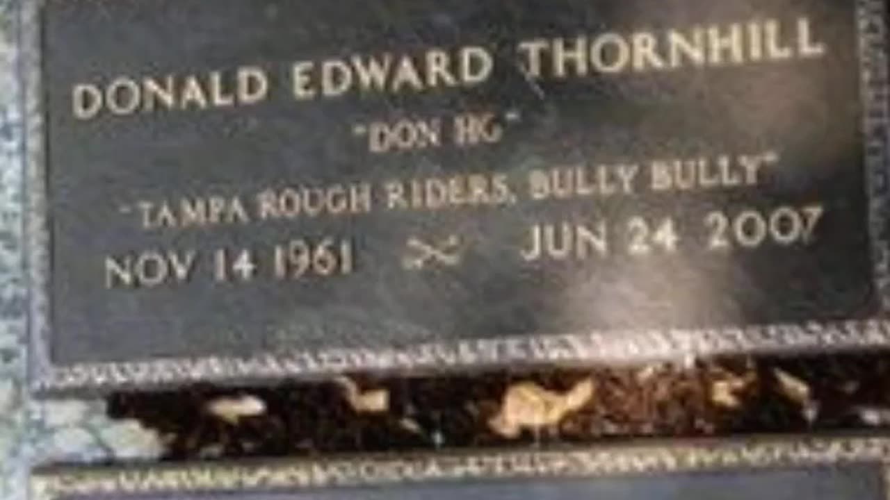 FAMOUS GRAVES - VOL. 476: DON HO