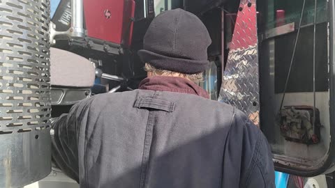 FREIGHTLINER OWNER-OPERATOR REMOVES VENT WINDOW FOR THE FIRST TIME