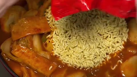 Making spicy food for Mukbang