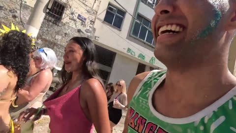 I randomly Met swedish gringo on CARNAVAL, Brazil!