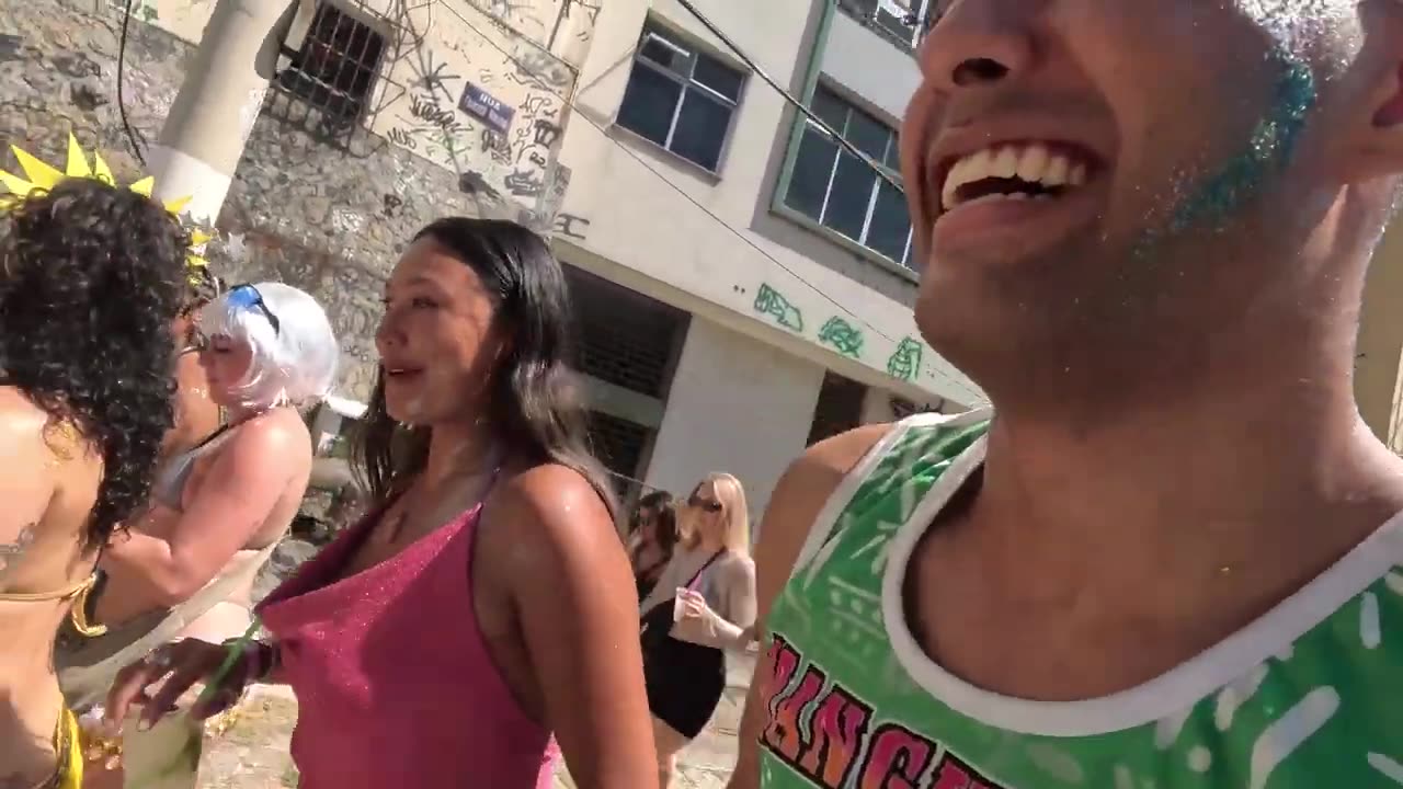 I randomly Met swedish gringo on CARNAVAL, Brazil!