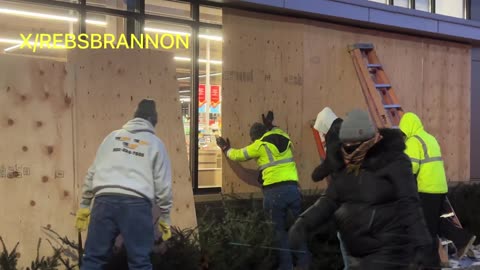 JUST IN: Local Minneapolis businesses begin boarding up following the shooting earlier today.