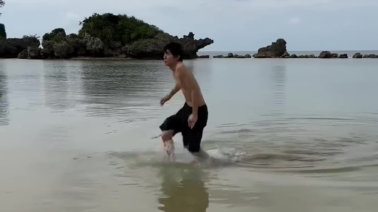 Funny video Winter sea