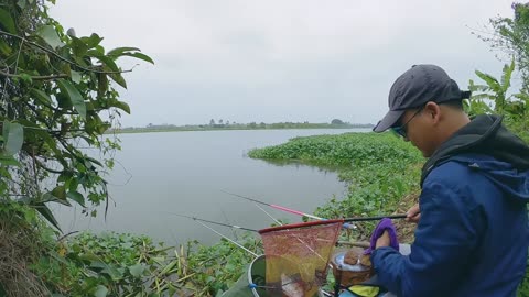 Shad Races the Rivers Beat