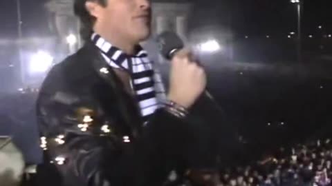 Is there anything more legendary than The Hoff in a light-up leather jacket ringing in the 90s? ✨🧥