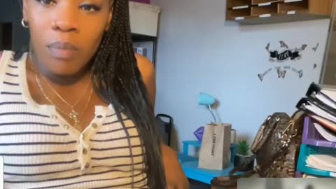 HOLLY IN DISTRESS OVER VELVET AT CITIZEN HOUSE TWERKING ON HER DECEASED MOTHER PILLOW AND PEOPLE CRANK CALLING HER ALLEGEDLY DIXON