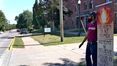 Preaching the Gospel at University Freshman Orientation