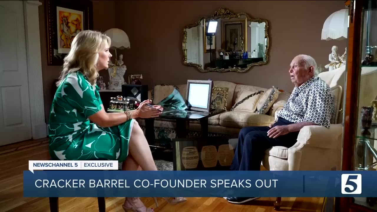 🚨Cracker Barrel Founder SLAMS Woke CEO Julie Masino