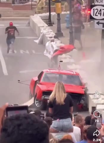 ‘Dukes of Hazzard’ replica General jumps over Kentucky fountain