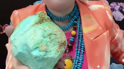 250505-11 The natural raw turquoise ore has a pure texture with few impurities.