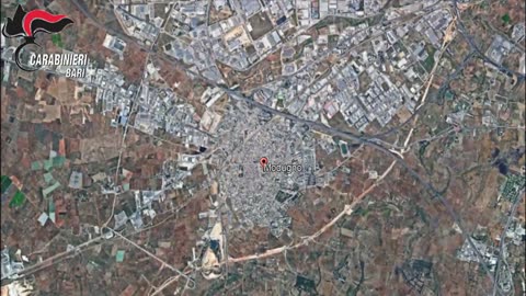 Modugno: bilico carico di parti smontate di automobili pronto per partire. Tre arresti