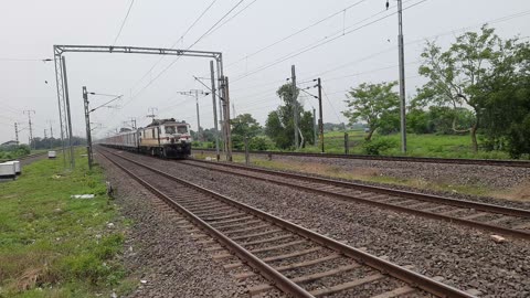 Sealdah Duronto at full speed