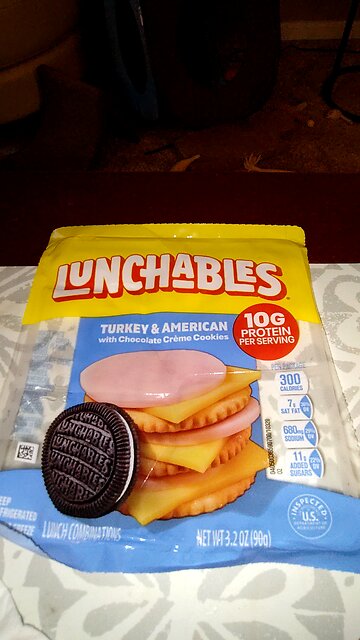 Eating Lunchables Turkey & American With Chocolate Crème Cookies, Dbn, MI, 1/8/26