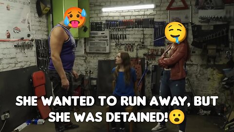 She wanted to run away, but she was detained!😱