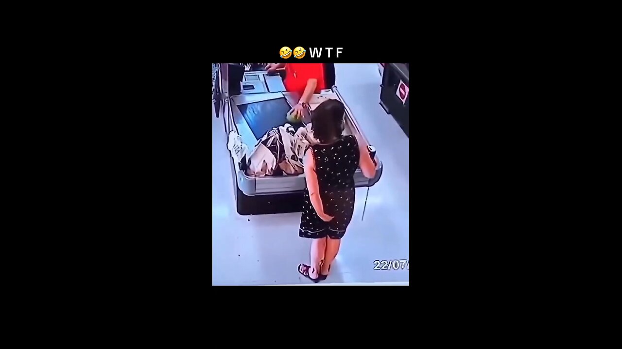 Woman Does Something Gross at the Store 😳 You Won’t Believe This!