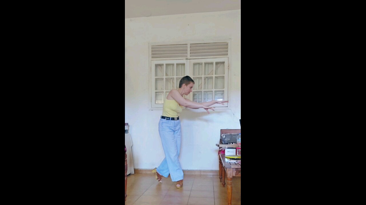 Dance improvisation by Diane Valanga