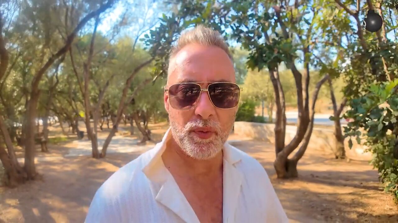 Jeff Berwick - Gun control, mind control, rolling out the next agenda! PSYOP after PSYOP!