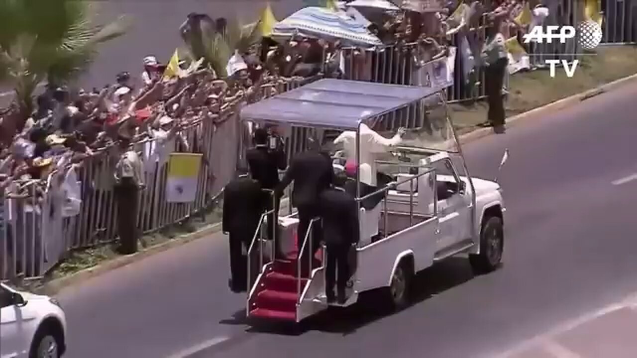 Pope Breaks Protocol to Honor Fallen Policewoman on Horseback 🙏🐎