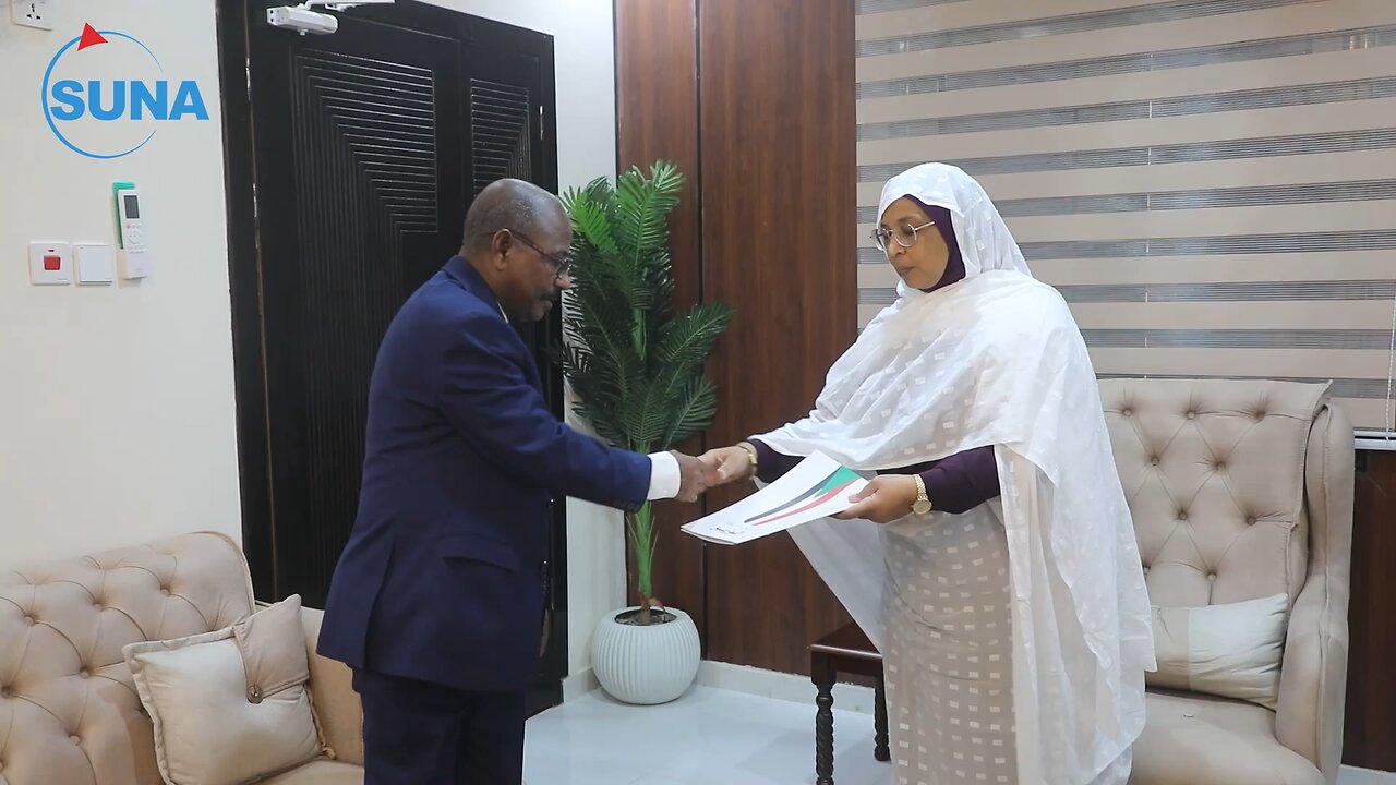 Minister of Justice receives a declaration of assets from the Minister of Cabinet Affairs