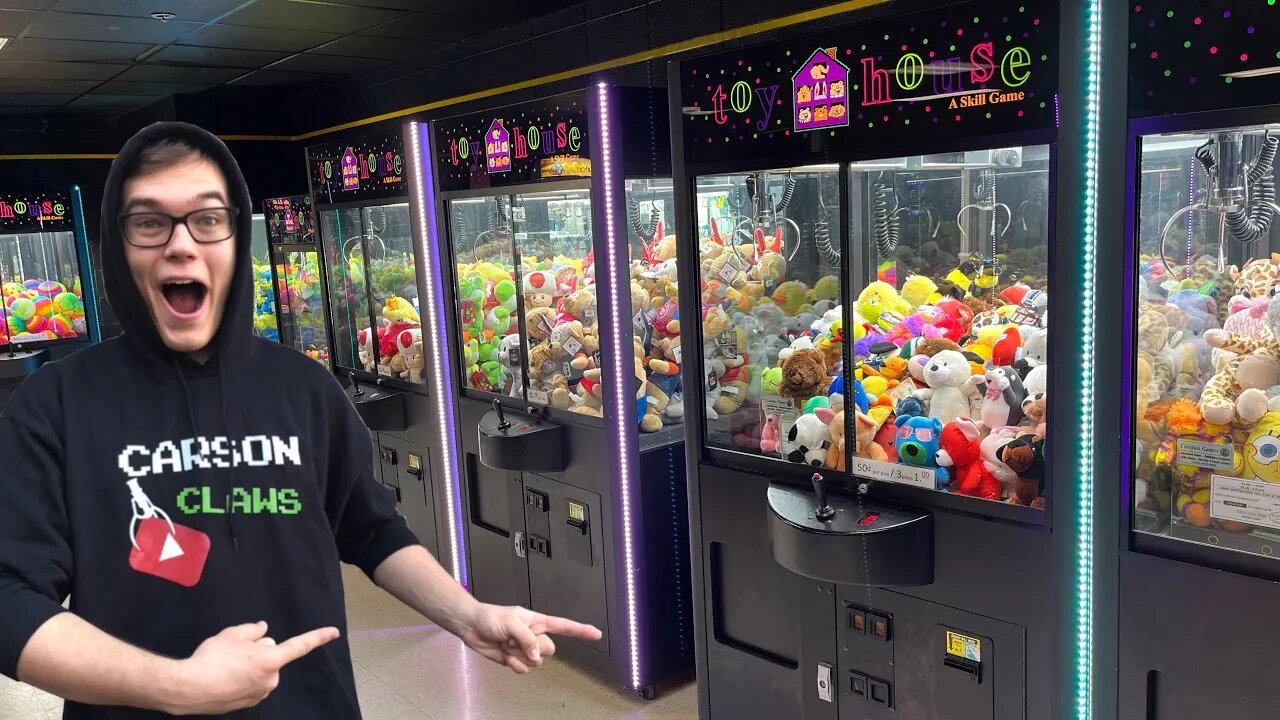 TONS AND TONS OF CLAW MACHINES!