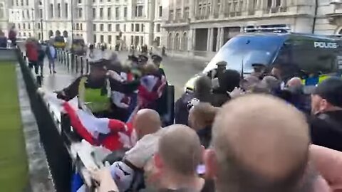 Police Clash with "Free Speech" Protesters During Tommy Robinson Rally in London