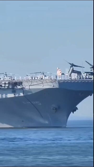 🚨 🇺🇸 🇻🇪 US warship approaches Venezuela under cover of Trinidad drills