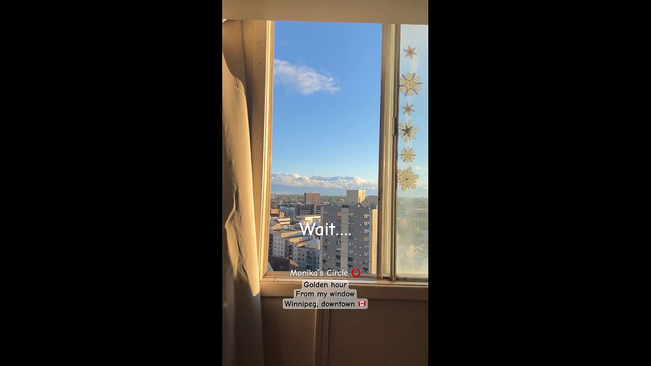 ⭕️The golden hour from my window! Before sunset. Winnipeg downtown 🇨🇦