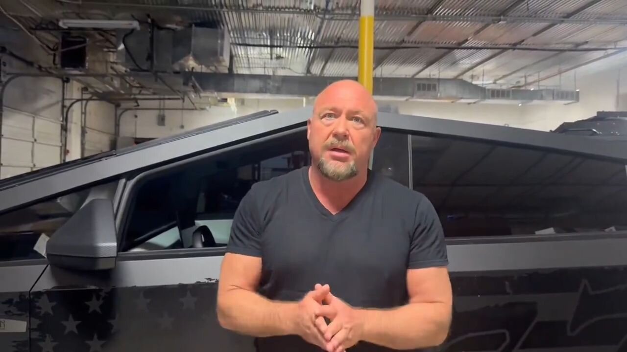 Alex Jones o infiltraci globalistů mezi Jezuity a o konci papeže i šéfa WEF v jeden den!
