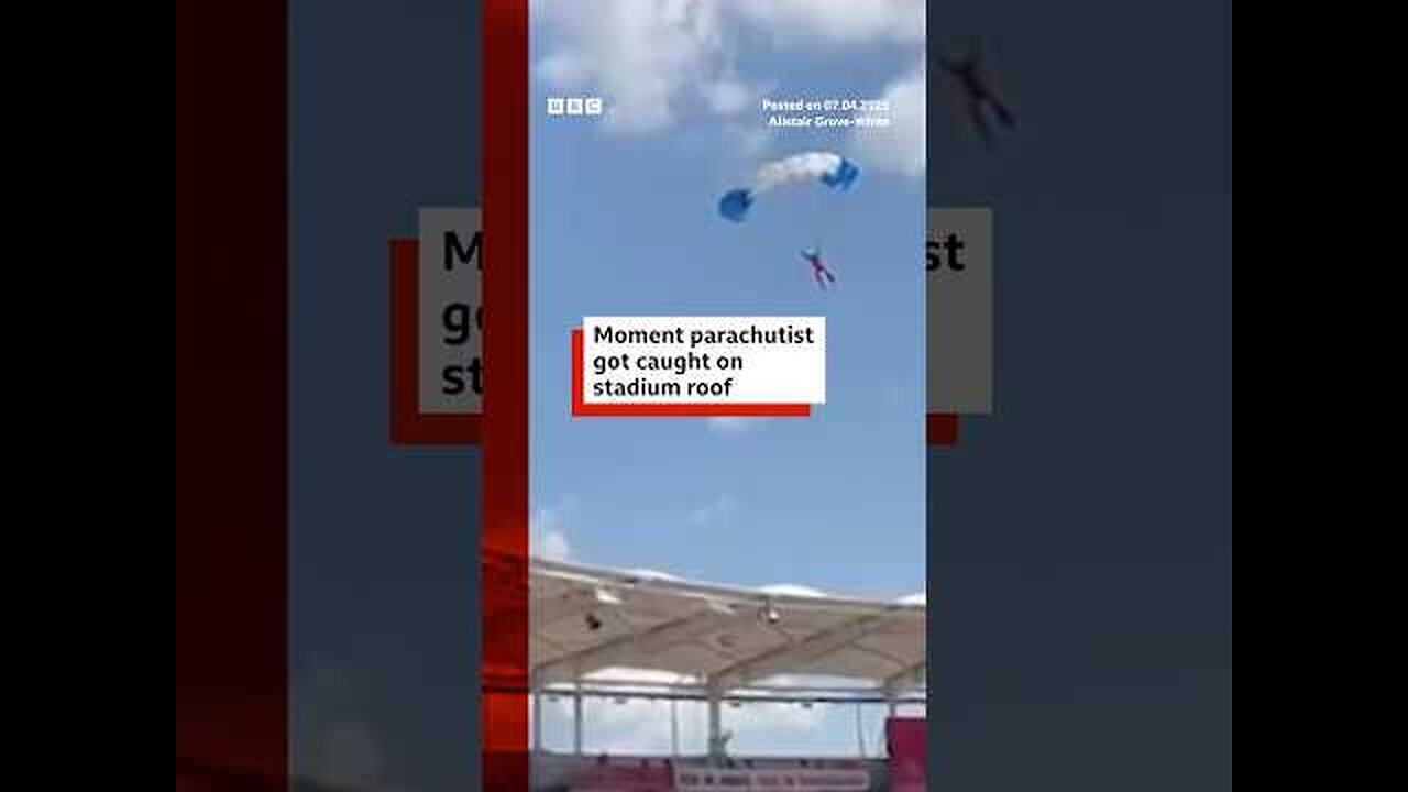 A parachutist had to be rescued after getting stuck on a rugby stadium roof. #France #Rugby #News