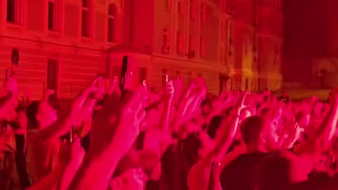 Encienden bengalas durante manifestaciones en Kiev