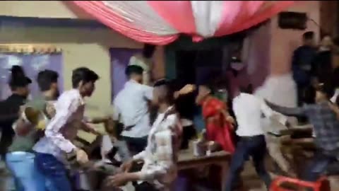 Cooler Air Sparks Chaos! Chairs Fly, Food Thrown, Fists Land at Jhansi Wedding