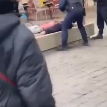 🚨🇫🇷BREAKING NEWS An Afghan migrant slit a man's throat outside a McDonald's