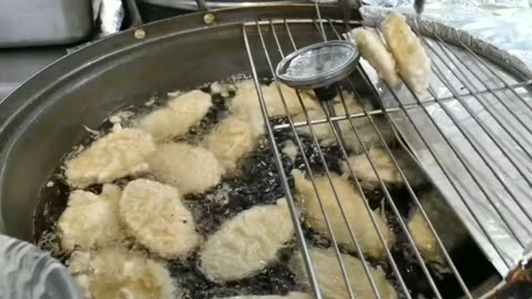 ASMR Korean Street Food Part 3: Hotteok – Sweet Pancake Pressing