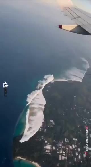 Hawaii tsunami was filmed from a plane