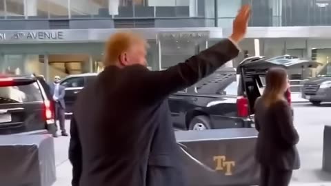 Trump integet