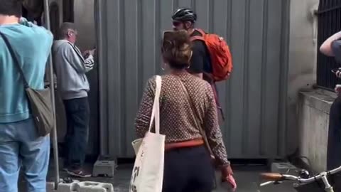 The British public now taking matters into their own hands to view the controversial Banksy