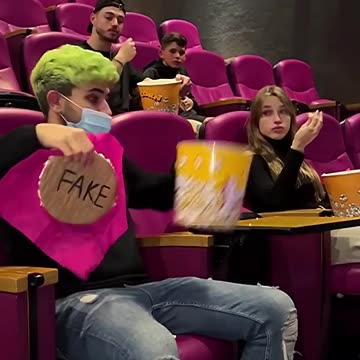 😂#Newfunnyvideo2025 #Viralfunnyvideos #trendingvideos #comedytime #bestreaction😂😂😂