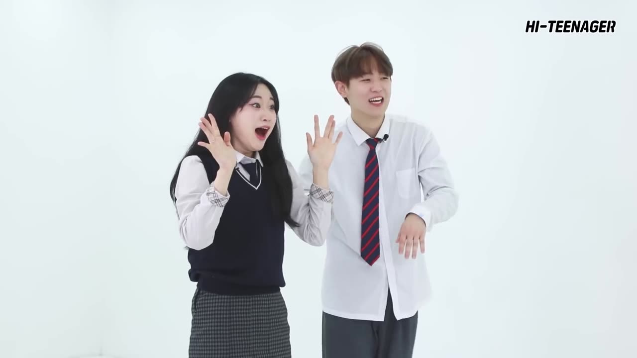 10대 남녀가 좋아하는 섹시 의상은_ (언더붑, 메이드, 비키니, 흰셔츠)│물어봤다 [ENG CC]